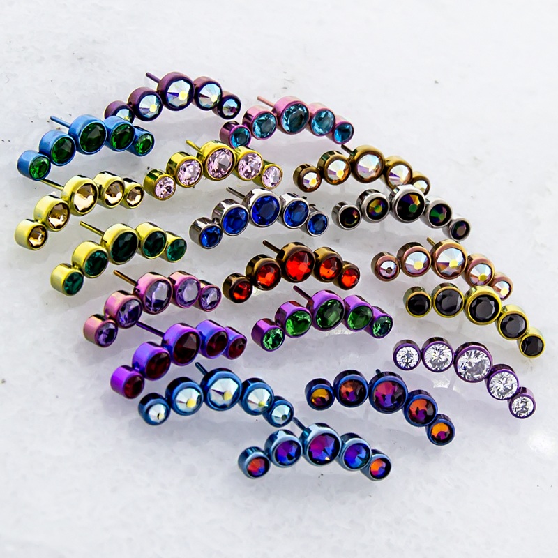 Threadless Titanium 5 Gem Crescent Cluster  – 1 Piece . . Gem: AB