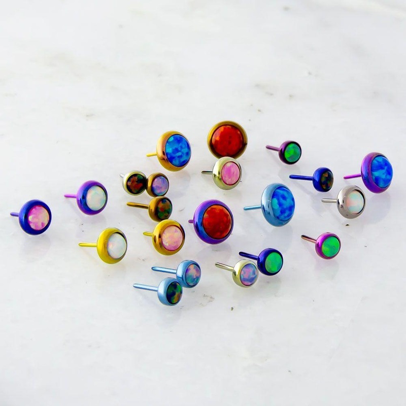 Titanium Threadless Opal Discs – 1 Piece . Head Size: 2.5mm Gem: BLACK OPAL