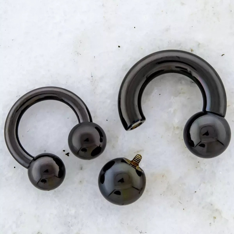 Black Internally Threaded Circular Barbell Horseshoe Barbell – 1 Piece 2G (6.5mm) Inner Diameter: 5/8″ (16mm) | Ball-Size: 10mm