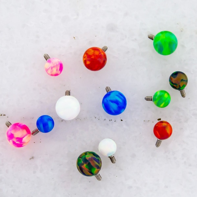 14g Internally Threaded Opal Replacement – 1 Piece 14G (1.6mm) Head Size: 4mm Gem: BLACK OPAL