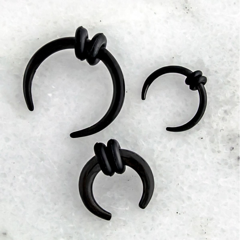 Black Steel Pincher Septum Pincher – 1 Piece #SPLT#1 10G (2.6mm) Inner Diameter: 1/2″ (12.7mm) Black