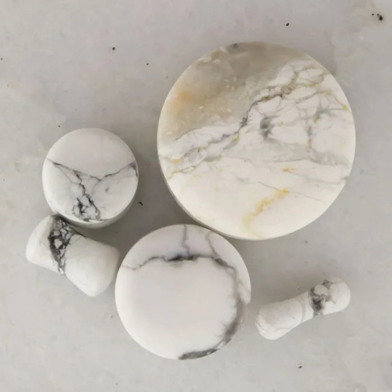 White Howlite Stone Plugs 8G (3mm)